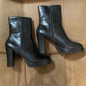 NWOT Black Bongo Faux-Leather Betty Boot 4” Heel Sz. 8.5